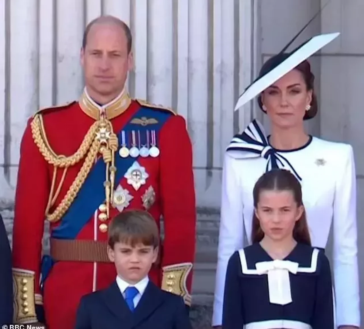 Trooping the Colour Töreninde Prens Louis’in Yaramazlığı ve Prenses Charlotte’un Disiplini Gözlerden Kaçmadı