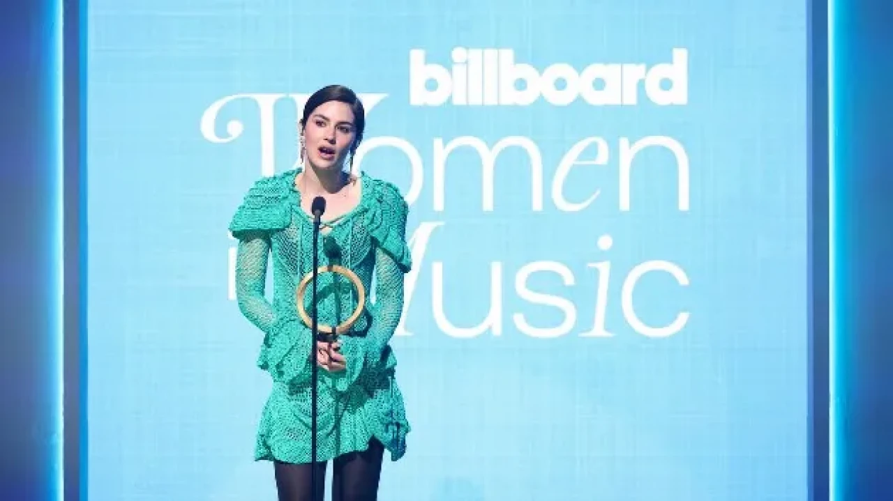 Billboard Women in Music 2025 Gecesinde Gracie Abrams'tan İtiraf: Taylor Swift’in Kalemi Beni Büyüttü!