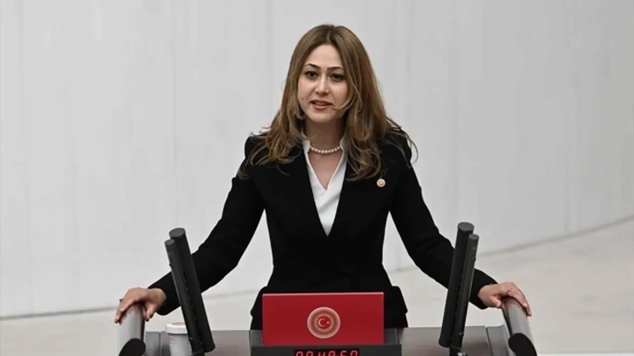 Zuhal Karakoç Dora Kimdir, Kaç Yaşında, Nereli, Evli mi, Mesleği Nedir, Kimin Kızı, Babası Kim?