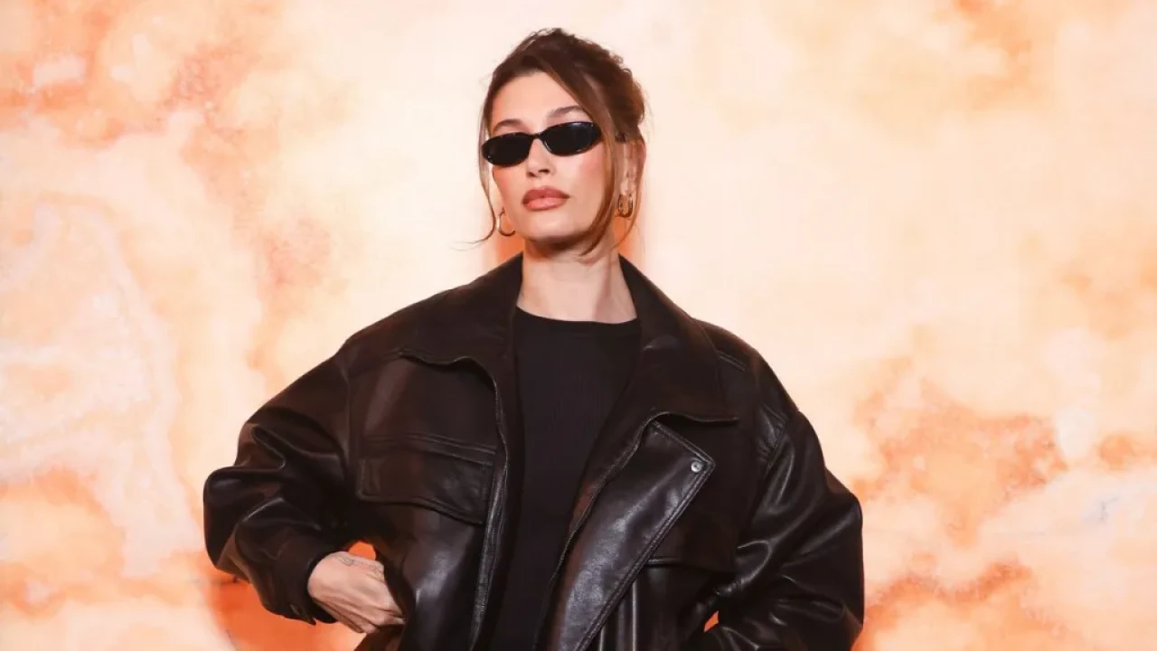 Hailey Bieber’dan 32 Saatlik Stil Maratonu: New York Sokaklarını Podyuma Çevirdi!