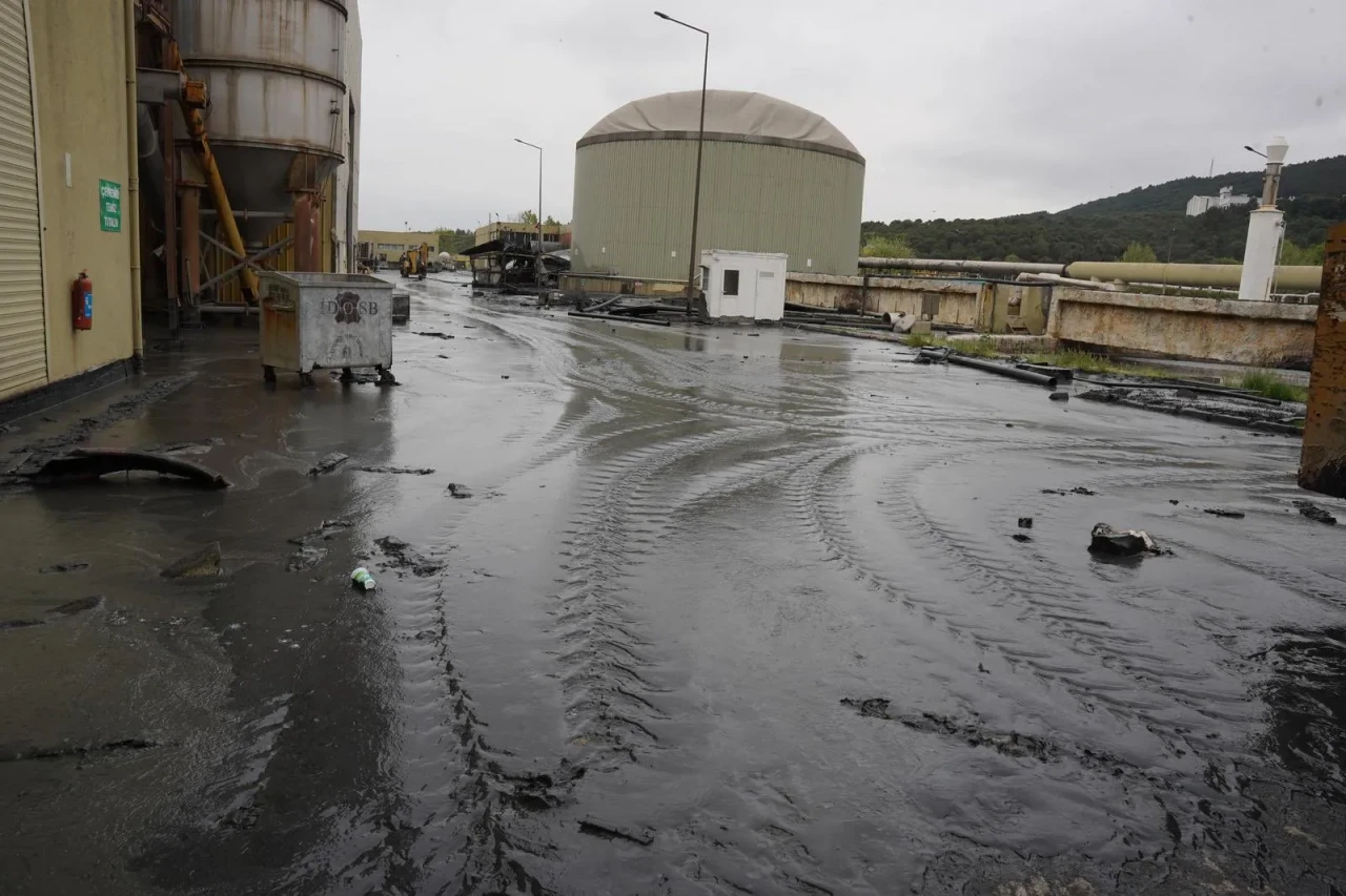 Dereye Sızma Riski Vardı! Çamur Silosu Çöktü, Bakanlık Harekete Geçti