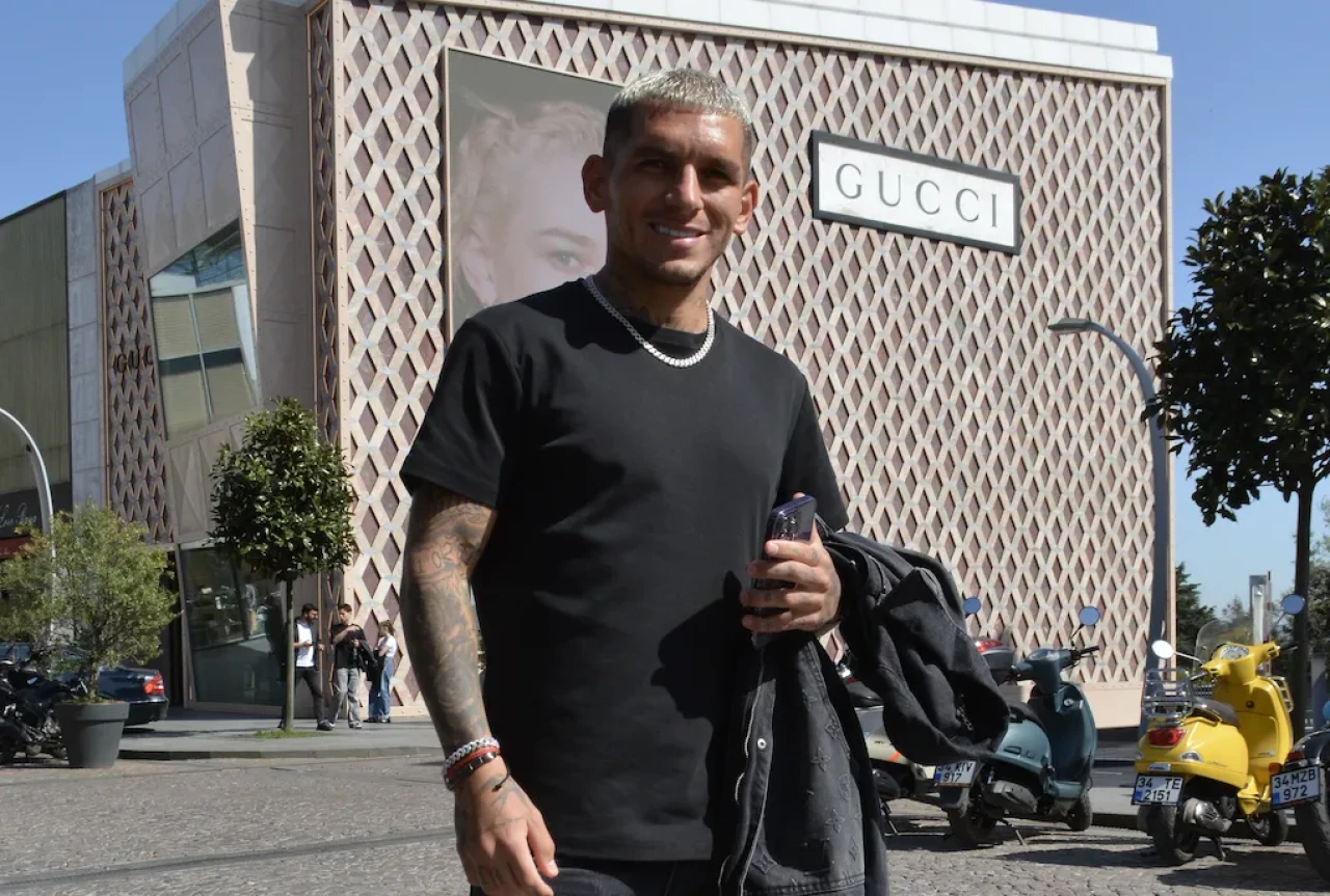 Futbol Sahasından Moda Dünyasına: Torreira’nın AVM Tarzı Olay Oldu!