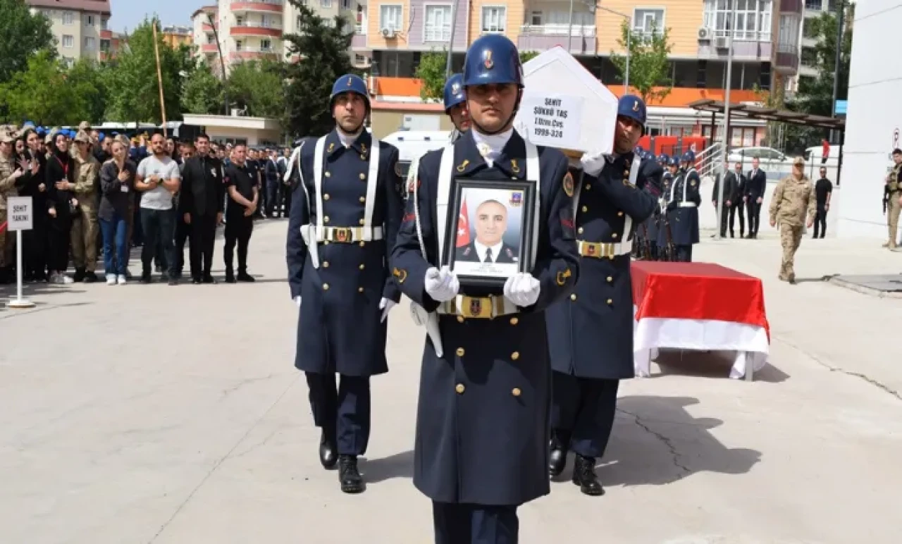 Görev Başında Şehit Düşen Jandarma Uzman Çavuş Şükrü Taş'a Gözyaşlarıyla Veda!