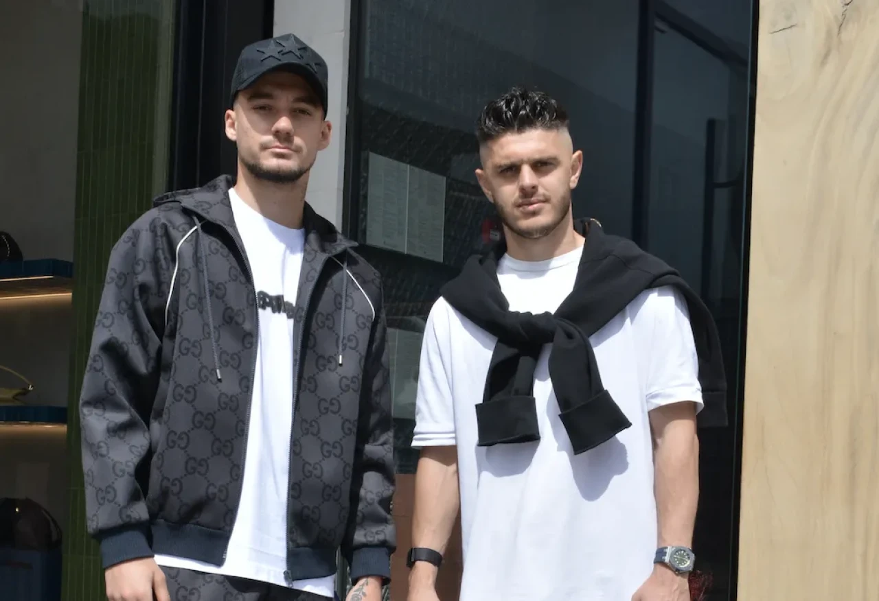 Beşiktaş’ın Yıldızları Rashica ve Muçi Alışverişte Görüntülendi! Stil Şovuyla Göz Doldurdular