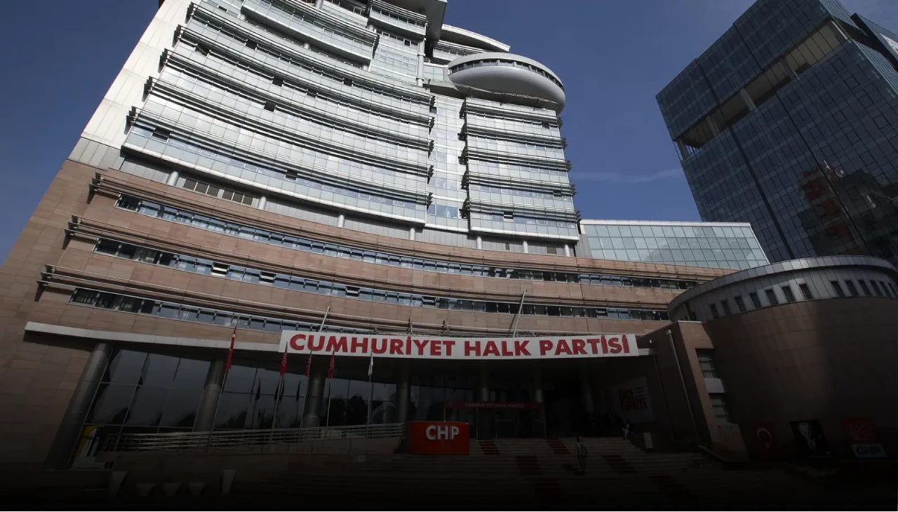 CHP’li belediyede işten çıkarılan kadınlar yürüyor