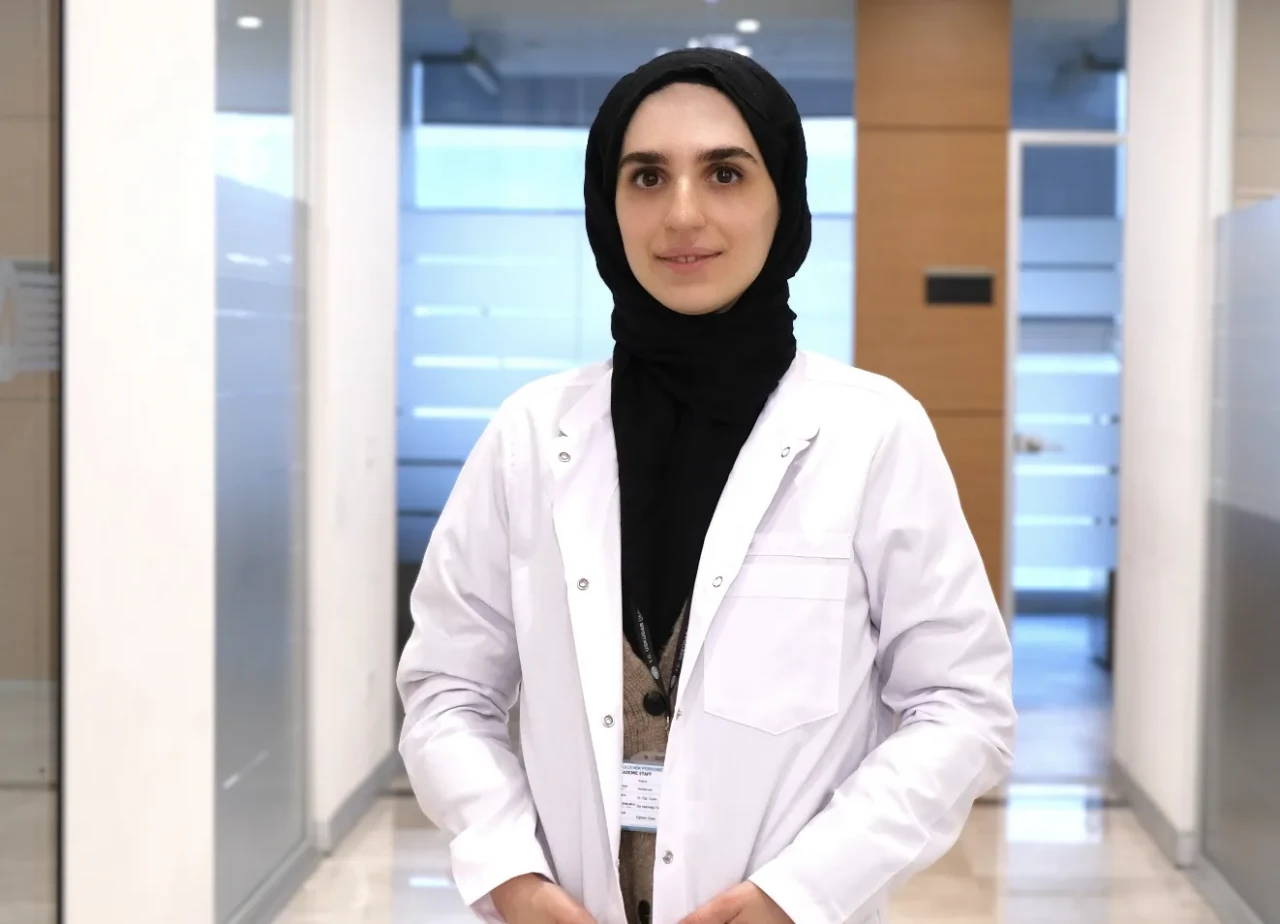 Diş Eti Çekilmesi Sessizce Geliyor: Diş Kayıplarına Yol Açan Tehlike!