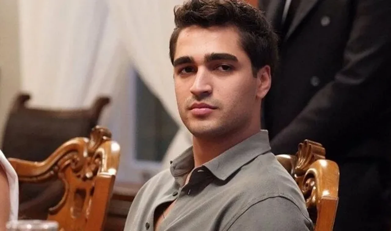 Mert Ramazan Demir'den Askerlikten İlk Kare! Yalı Çapkını'nın Ferit'i İskenderun'da Görüntülendi