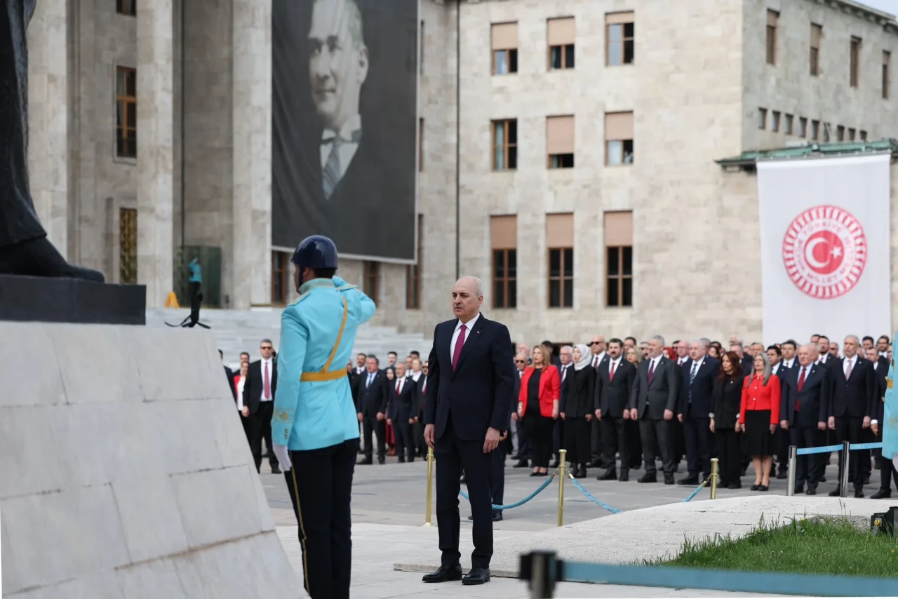 23 Nisan Coşkusu Devletin Zirvesinden Yükseldi! İşte Bakanların Anlamlı Mesajları