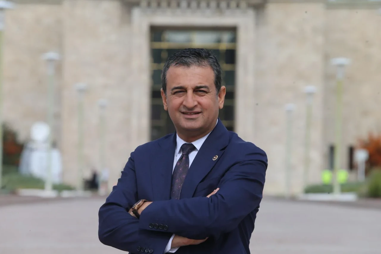 Burhanettin Bulut Kimdir, Nereli, Kaç Yaşında, Evli mi, Eşi Kim, Çocuğu Var mı? Burhanettin Bulut'un Kariyeri ve Biyografisi