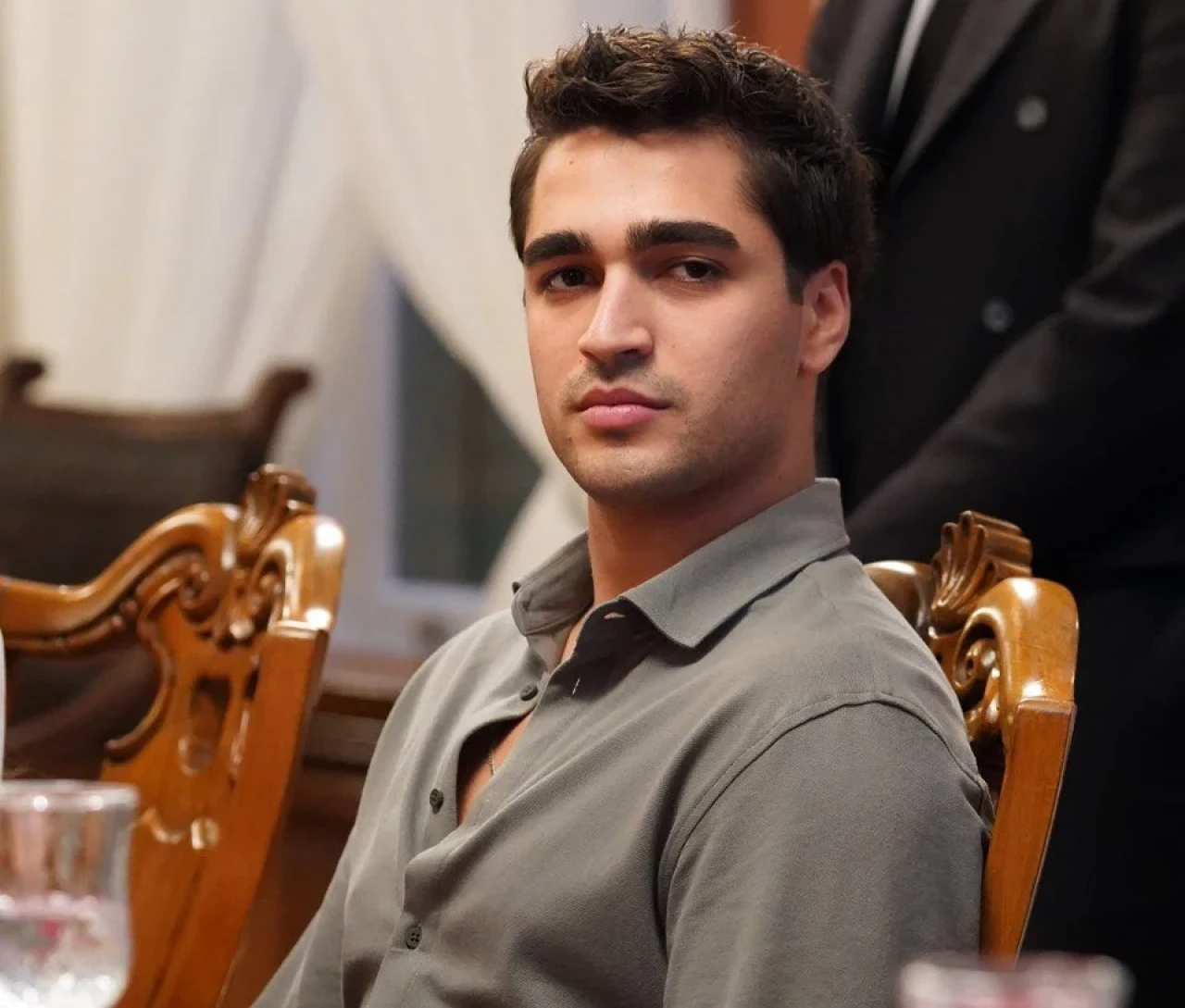 Yalı Çapkını’nın Ferit’i Mert Ramazan Demir Askere Gitti! Emre Altuğ’dan Samimi Açıklamalar