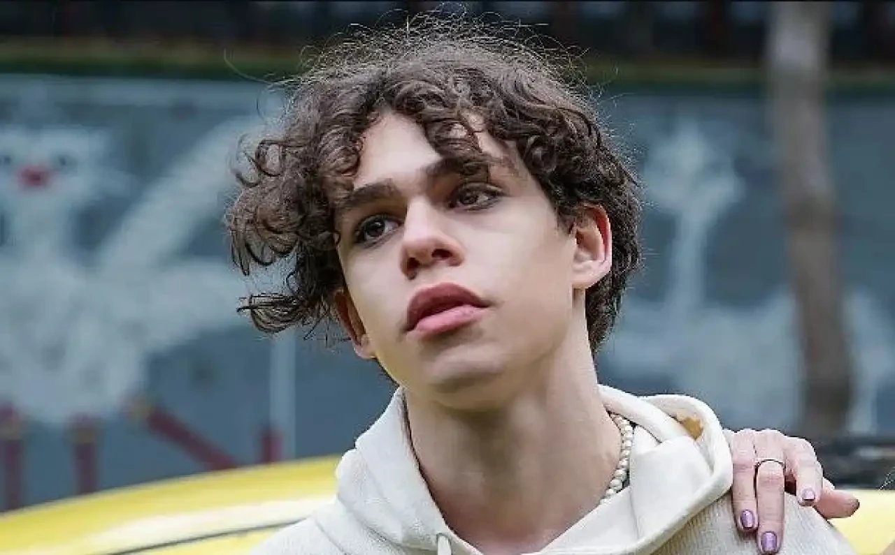 Genç Şarkıcı Alper Erözer Klip Çekimine Giderken Trafik Kazası Geçirdi!