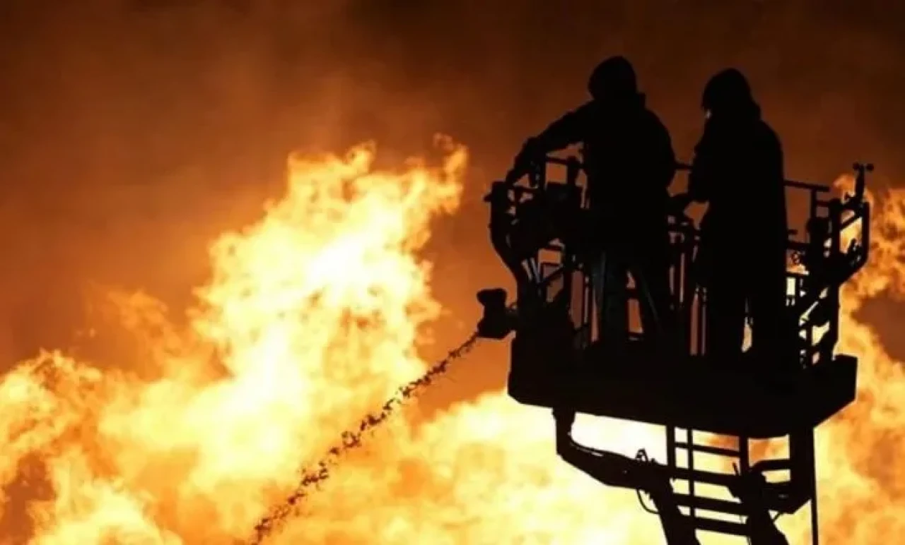 6 Katlı Otel Alev Alev Yandı: 2’si Çocuk 14 Kişi Hayatını Kaybetti