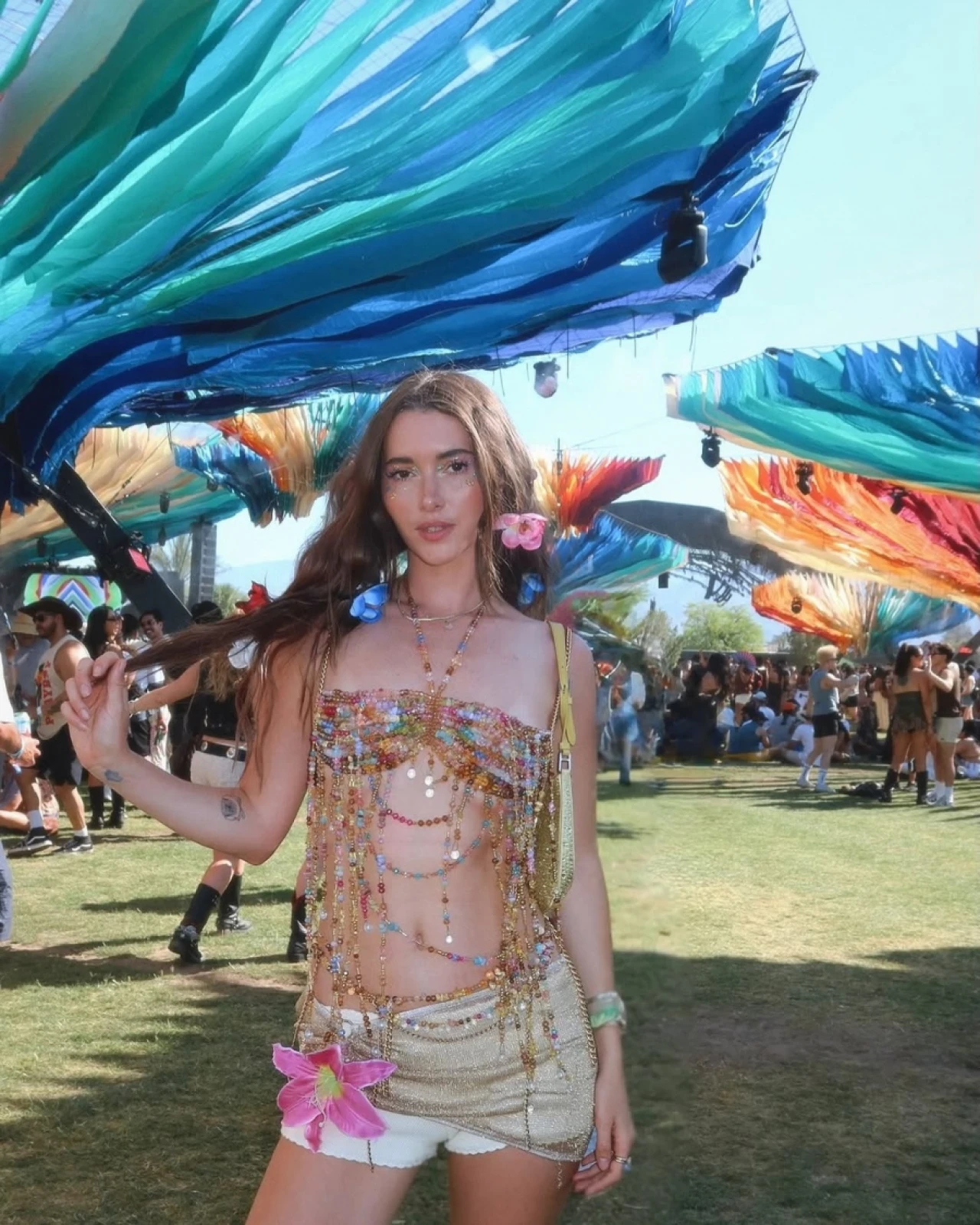 Coachella Rüzgarıyla Gelen 2025 Yaz Moda Trendleri: Bohem Şıklık, Mikro Şortlar ve Daha Fazlası!