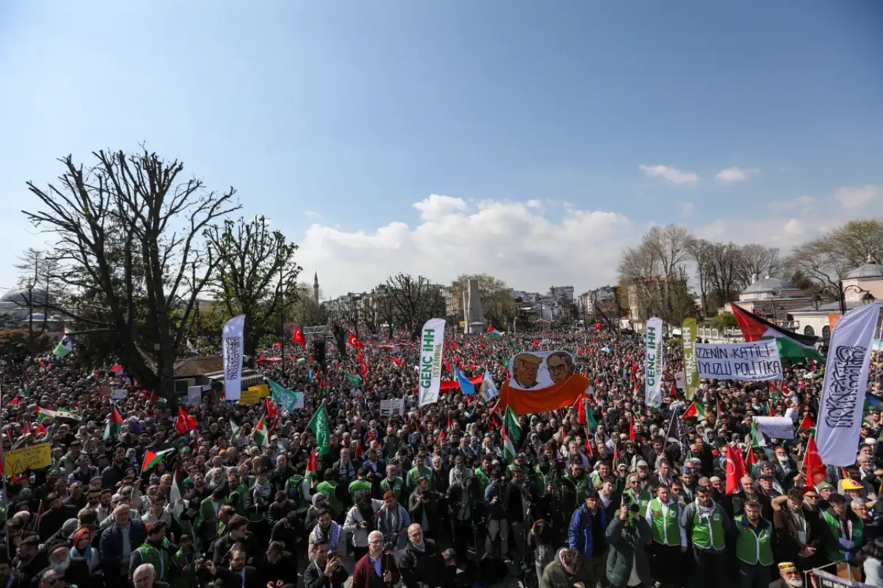 Ayasofya’ya vicdan yürüyüşü: Gazze için 300 bin kişi sokaklardaydı!