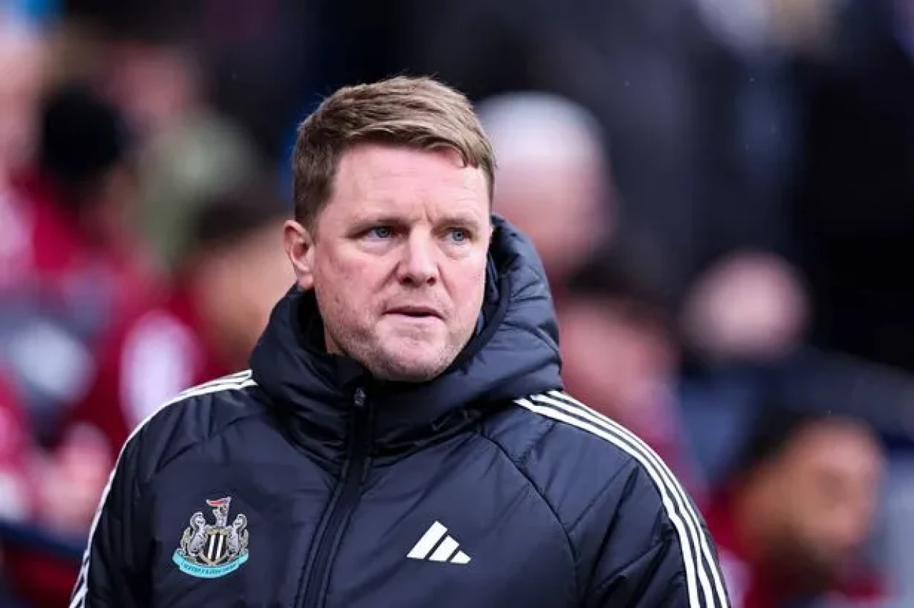 Newcastle Teknik Direktörü Rahatsızlanarak Hastaneye Kaldırıldı! Manchester United Maçında Yardımcısı Sahada Olacak