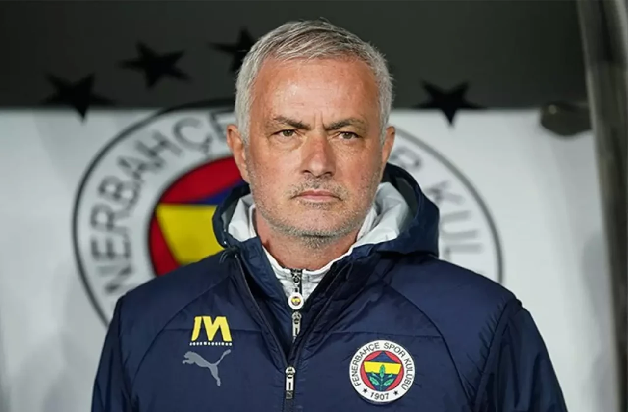 Fenerbahçe'de Büyük Temizlik Başladı: Jose Mourinho 11 İsmi Sildi!
