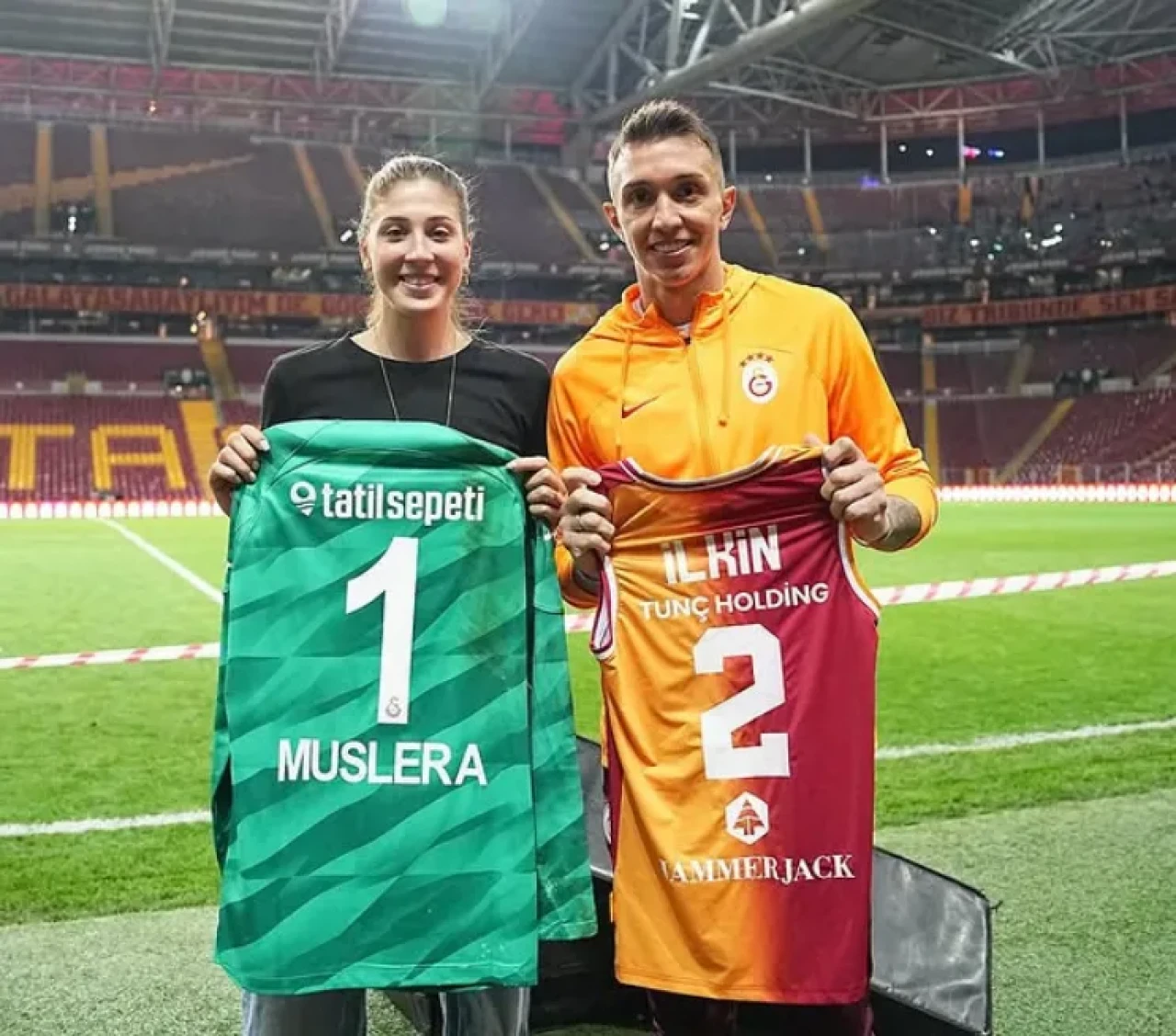 Galatasaray’da Branşlar Arası Büyük Destek: Muslera’dan İlkin Aydın’a Derbi Öncesi Çağrı!