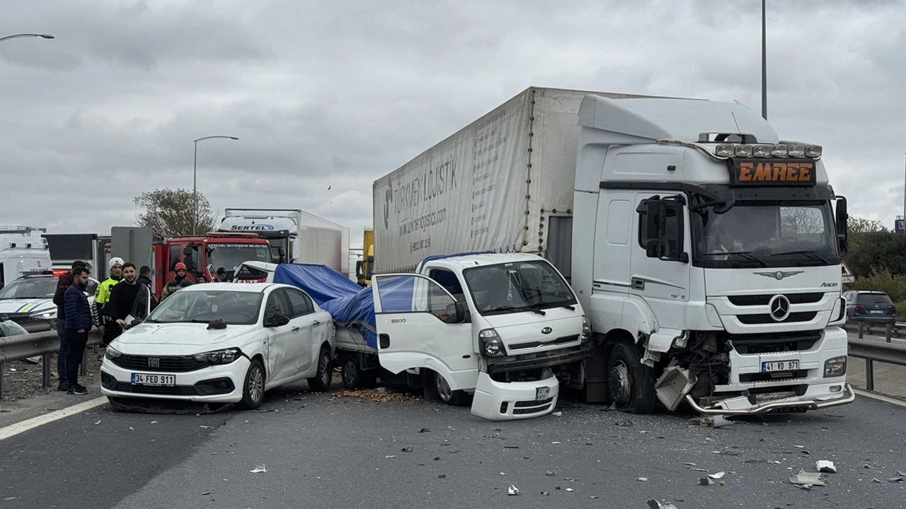 Tır, Otomobil ve Kamyonetler Birbirine Girdi! Ankara İstikameti Felç Oldu