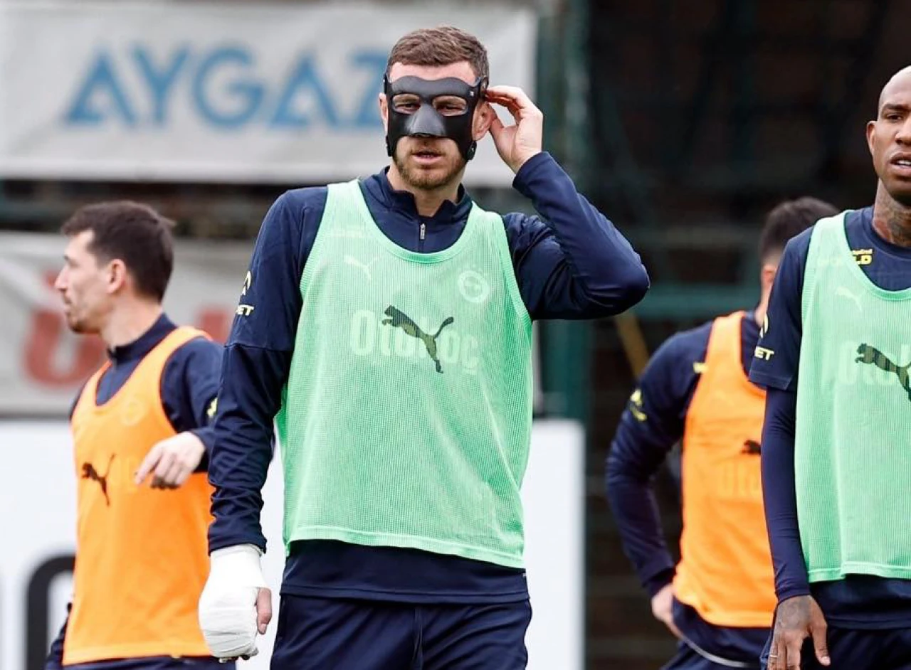 Edin Dzeko Derbi Öncesinde Mourinho'dan Özel Talepte Bulundu! Boşnak Oyuncu Derbide Sahada Olmak İstiyor