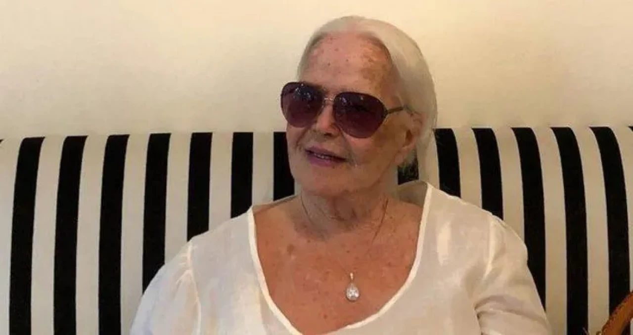 Gönül Yazar Kimdir, Nereli, Kaç Yaşında, Gerçek Adı Ne, Evli mi, Çocuğu Var mı? Gönül Yazar'ın Biyografisi ve Kariyeri