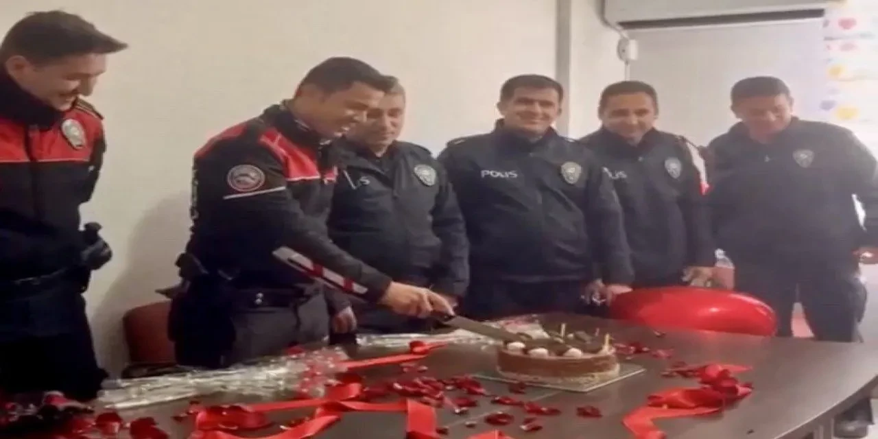 Kahramanmaraş’ta Duygulandıran Sürpriz: Öğrencilerden Polisleri Ağlatan Kutlama!
