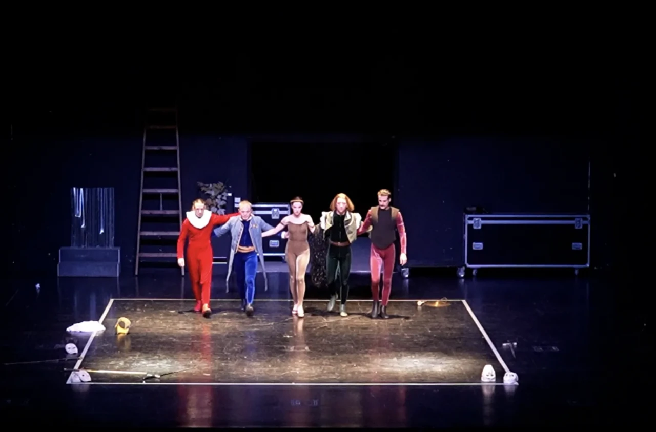 Adana’da Tiyatro Rüzgârı: Dracula’dan Hamlet’e Sanatın Zirvesi!