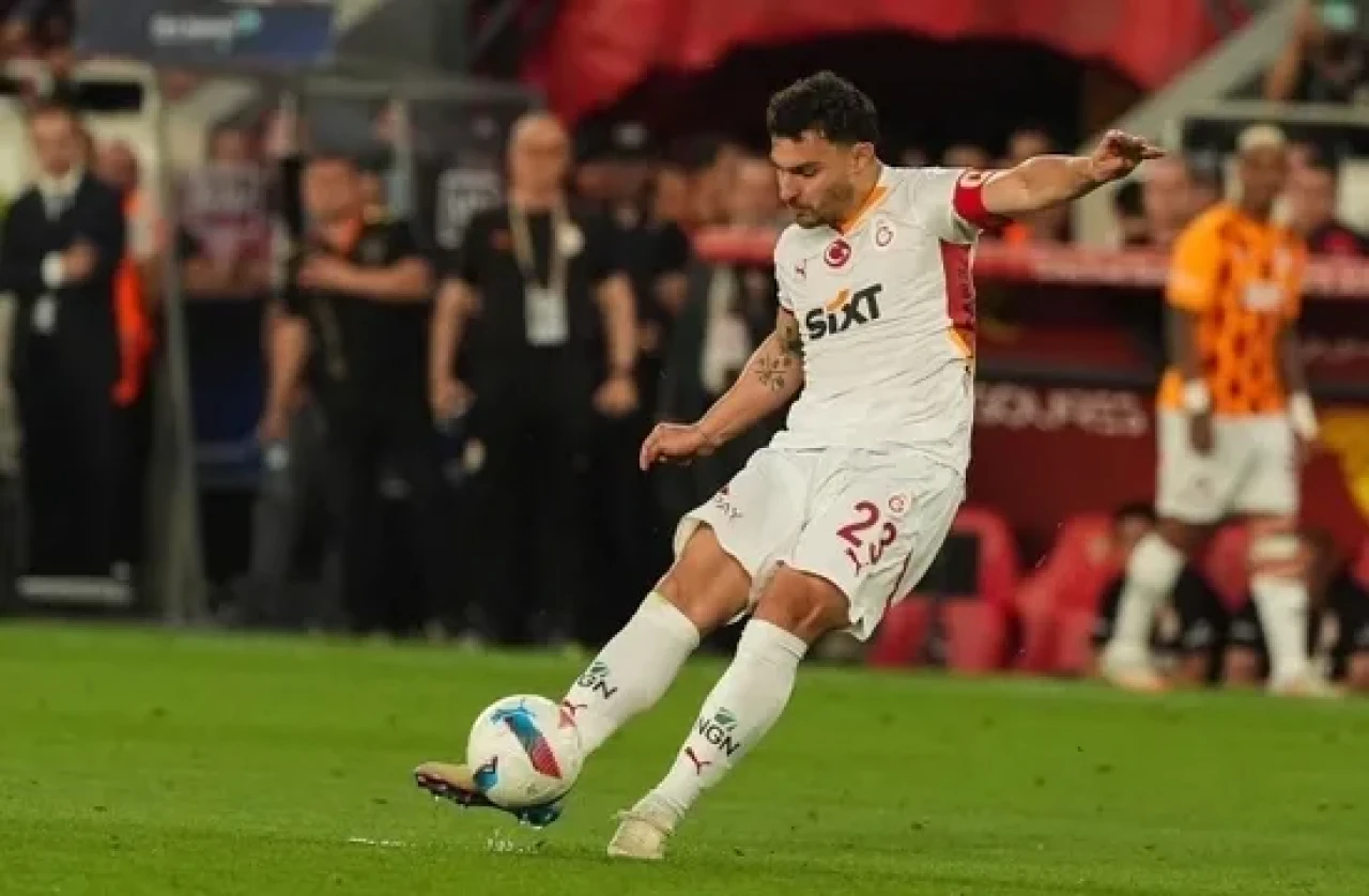 Cimbom Göztepe'yi devirdi! Kaan Ayhan: "Mertens unutulmayacak"