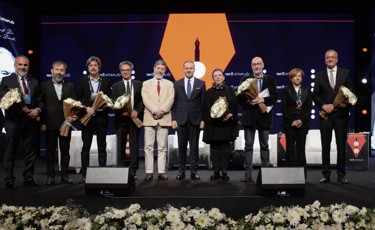 Kültürün Kalesi TRT 2’den Yeni Atılım: Söyleşiler Artık Kitap Olarak Raflarda