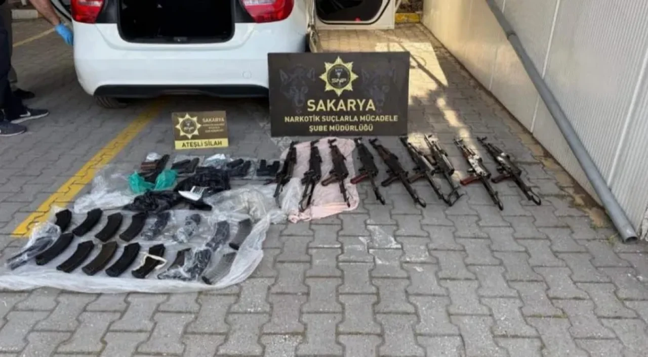 Silah Sevkiyatı Şoku: Görevli Polis Cephanelikle Yakalandı