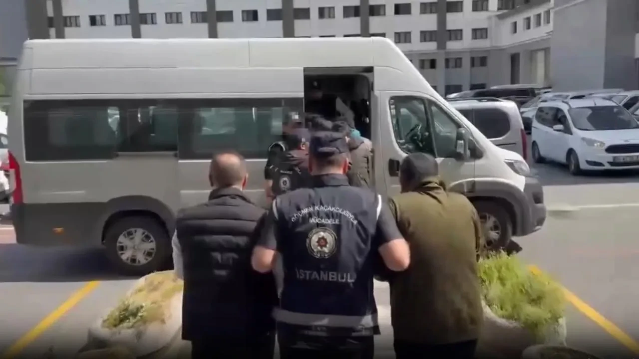 Pasaport ve Uyuşturucu Bir Arada: Sahtecilik Operasyonunda Dikkat Çeken Detaylar