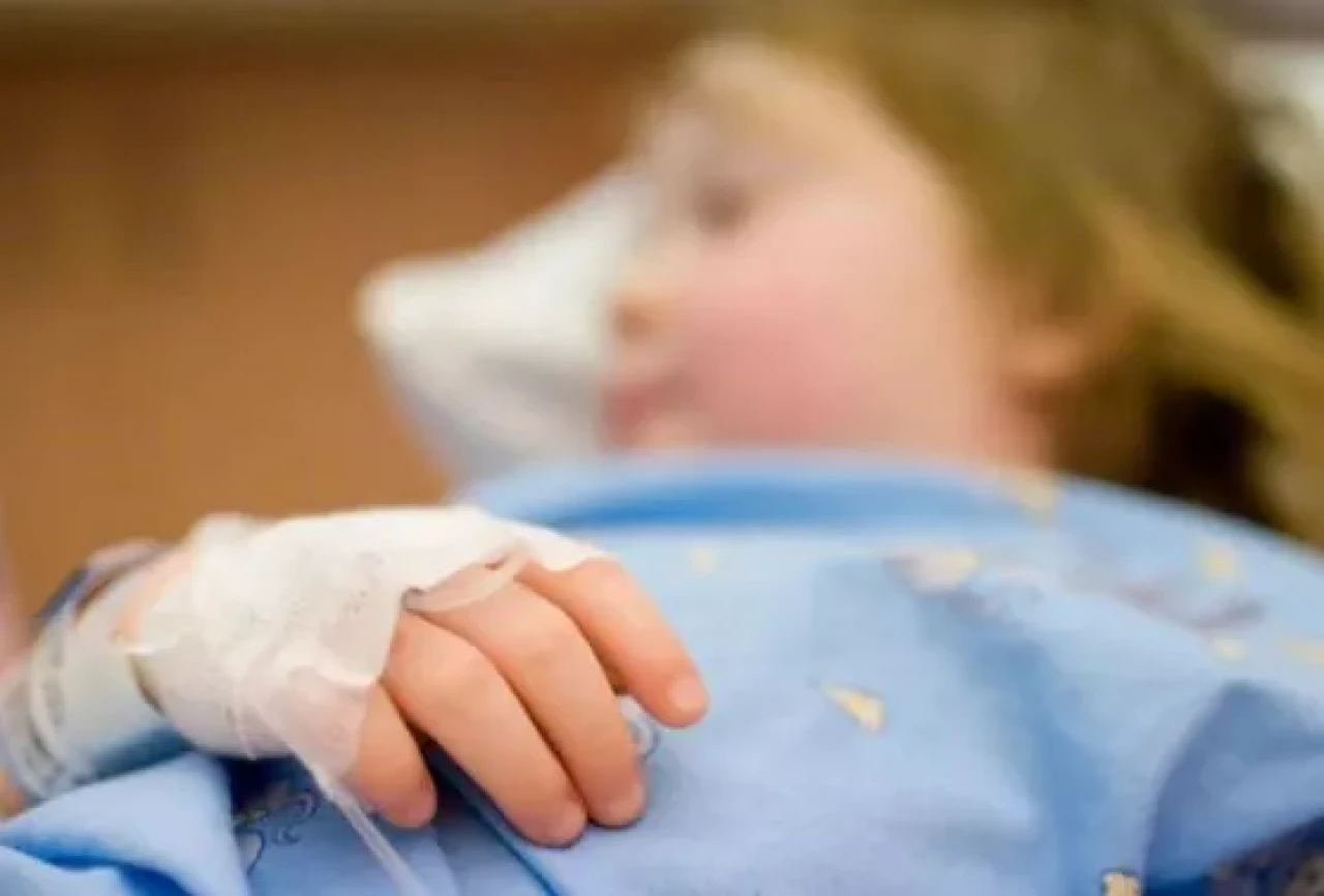 İngiltere'de Salmonella Alarmı: 20 Kişi Etkilendi, Salgının Kaynağı Araştırılıyor