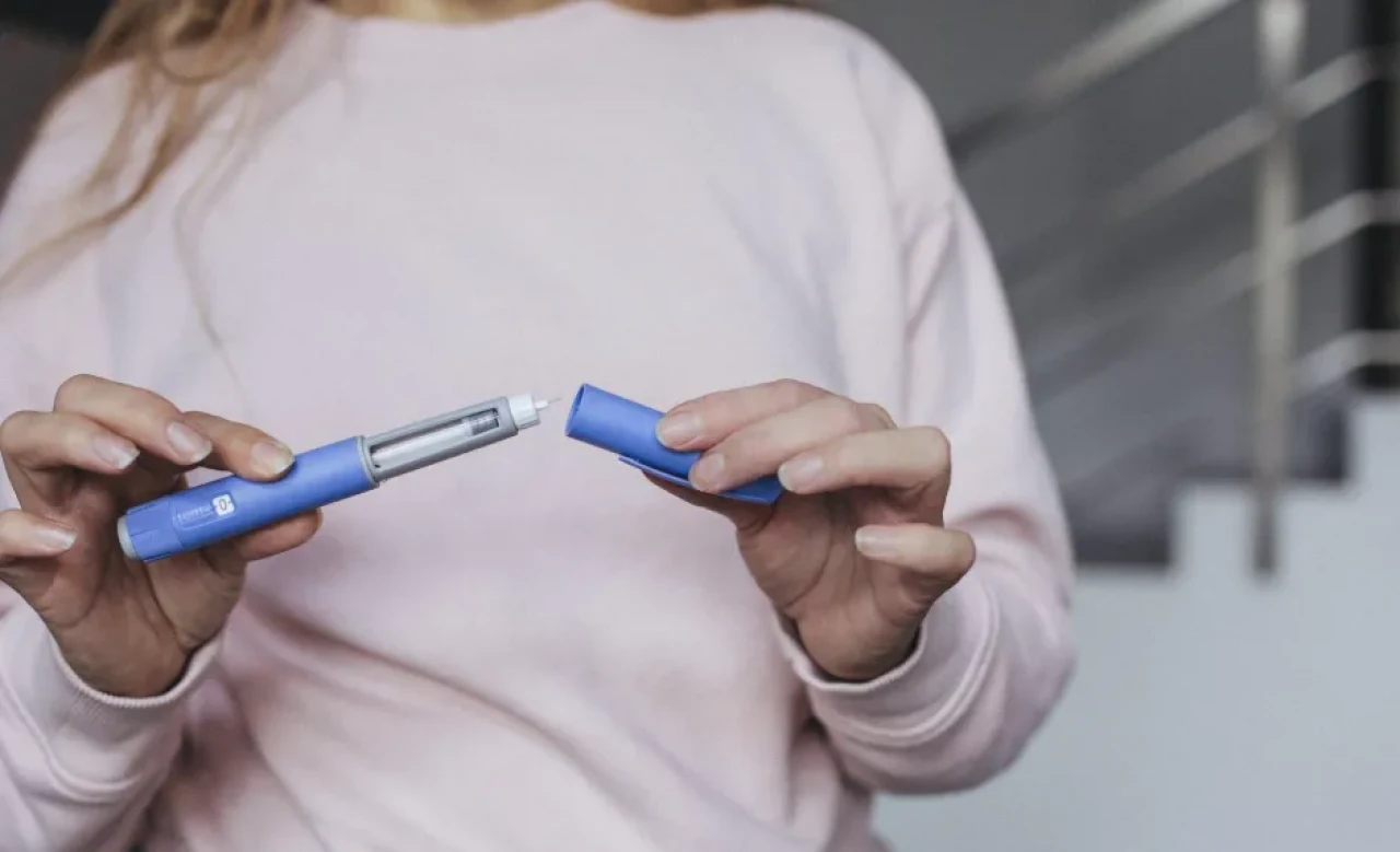 İngiltere'de "Zayıflama Enjeksiyonu" Skandalı: Yoğun Bakımlık Oldu, Üç Kadın Gözaltına Alındı