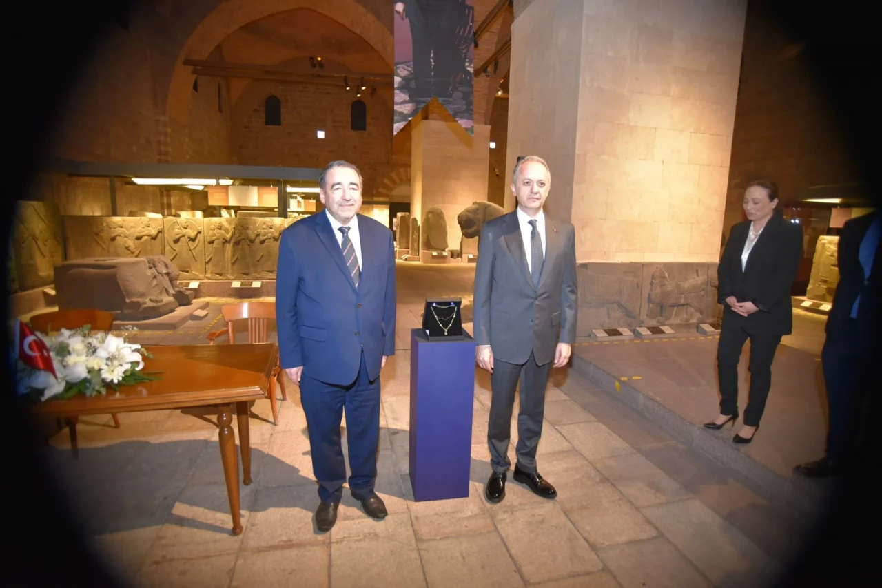 Türkiye'den Kültürel Diplomasiye Örnek Adım: Mochica Kolyesi Yurduna Döndü