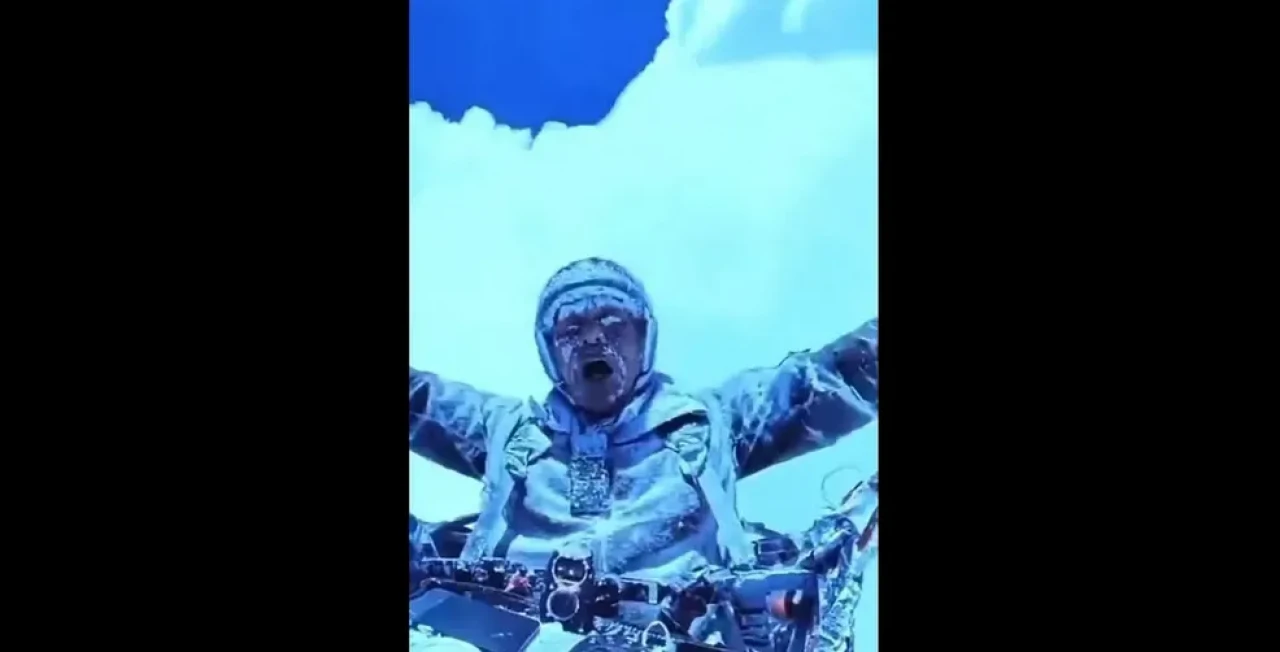 Bulutların Arasında Dondu, Mucizevi Bir Şekilde Hayatta Kaldı