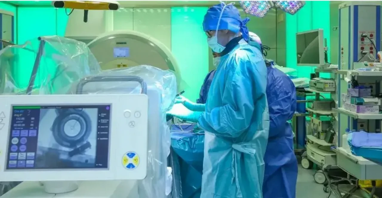 Orta Doğu’da Bir İlk: Nörolojik Hastalıklara Akıllı Cihaz Umudu