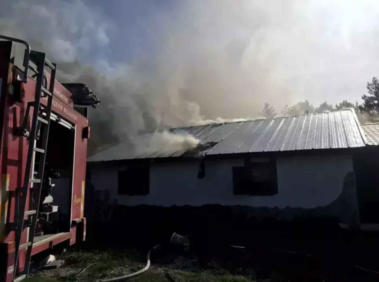 Yayla Evinde Yangın Paniği: 4 Kişi Dumandan Hastaneye Kaldırıldı