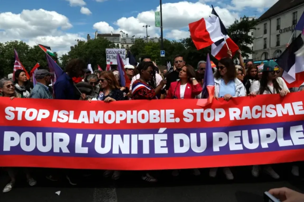 İslam’a Karşı Haksız Suçlamalar Fransa’da Toplumsal Gerilimi Artırıyor