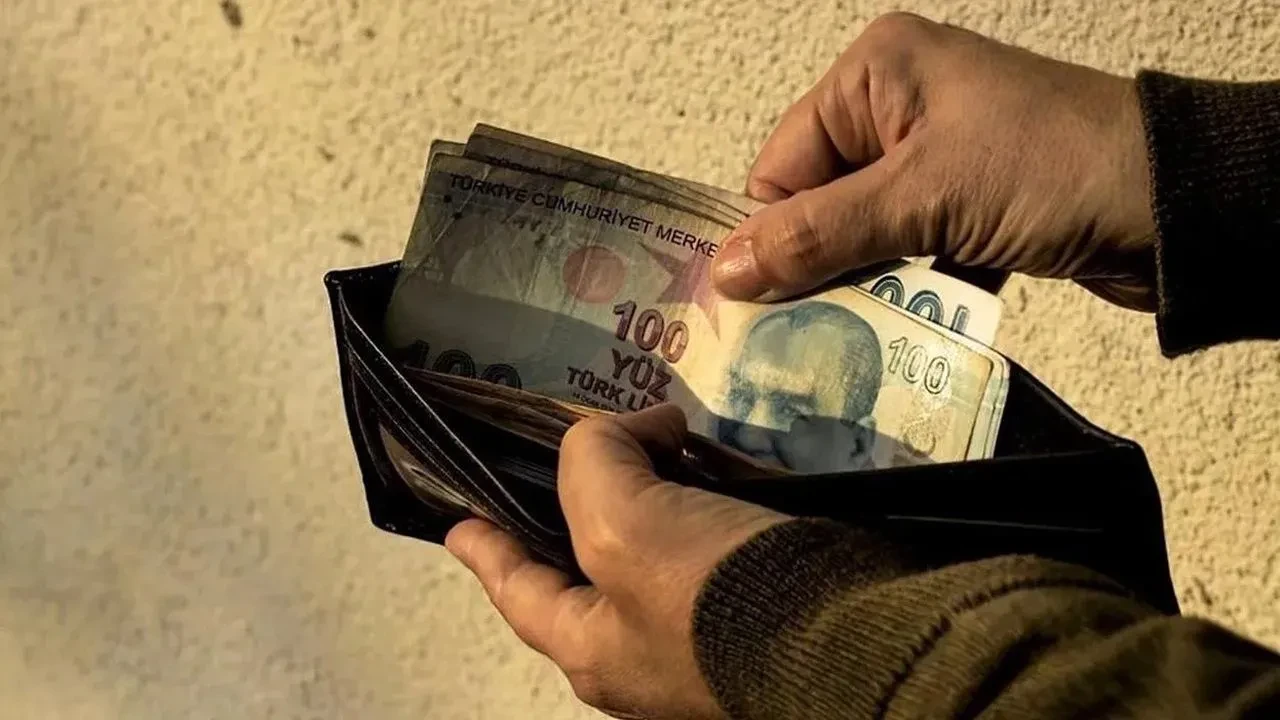 Asgari ücretli ve emekli ne kadar zam alacak? Uzmandan dikkat çeken oran