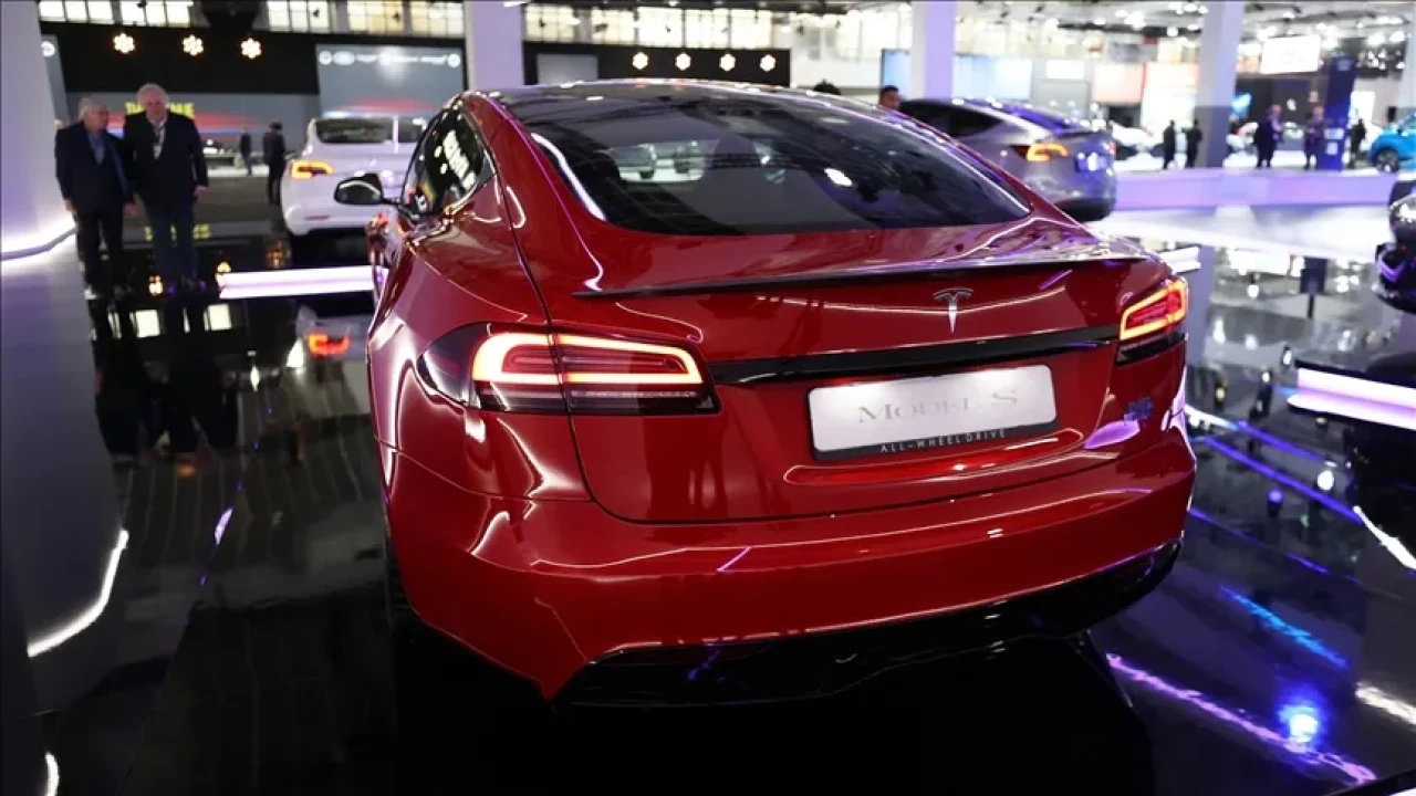 Elon Musk'ın Avrupa'daki İmajı Tesla Satışlarını Çökertiyor mu? İşte Çarpıcı Veriler ve Tepkiler!