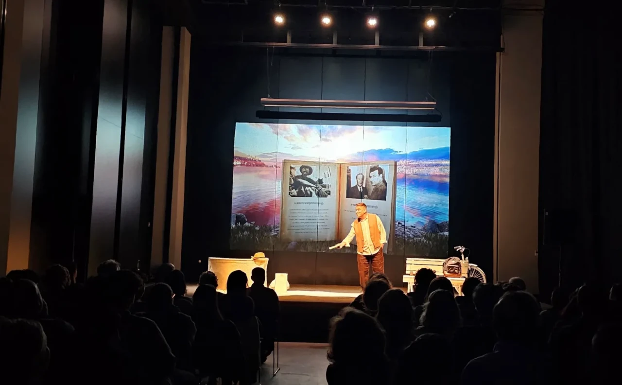 AKM’de Göz Dolduran Prömiyer: “Hayatı Hikâye Olan Adam” Ayakta Alkışlandı