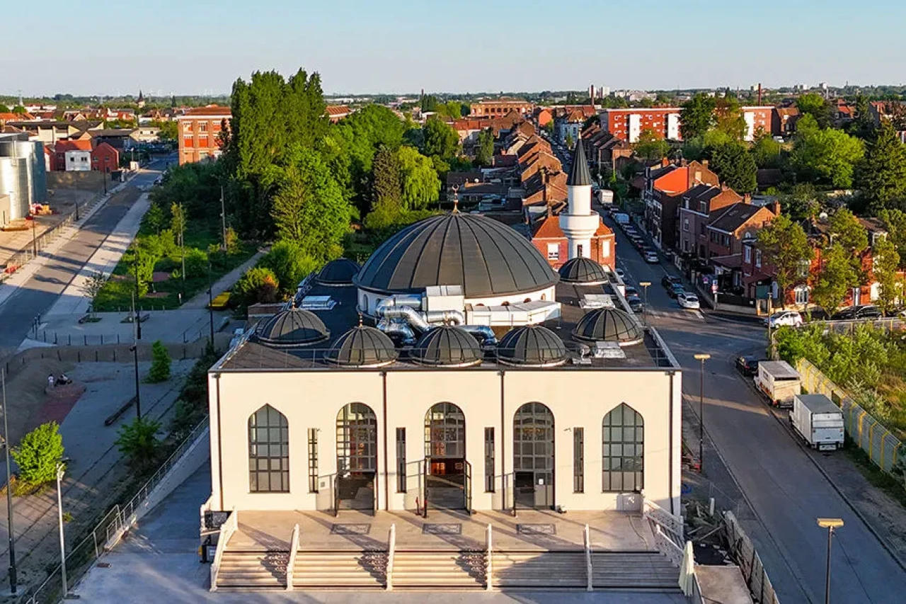 Fransa’da Osmanlı Mührü: Eyüp Sultan Camii Görkemle Açıldı!