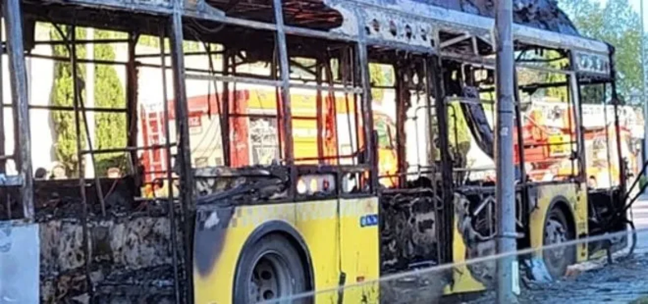 Başakşehir’de Dehşet! Seyir Halindeki İETT Otobüsü Kül Oldu