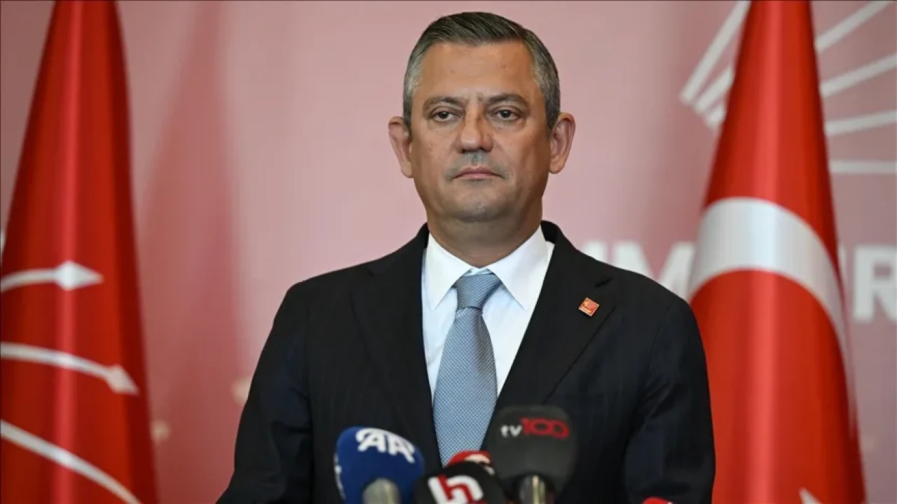 CHP’de Geri Vites Polemiği: Özgür Özel’den Yılmaz Özdil’e Sert Sözler