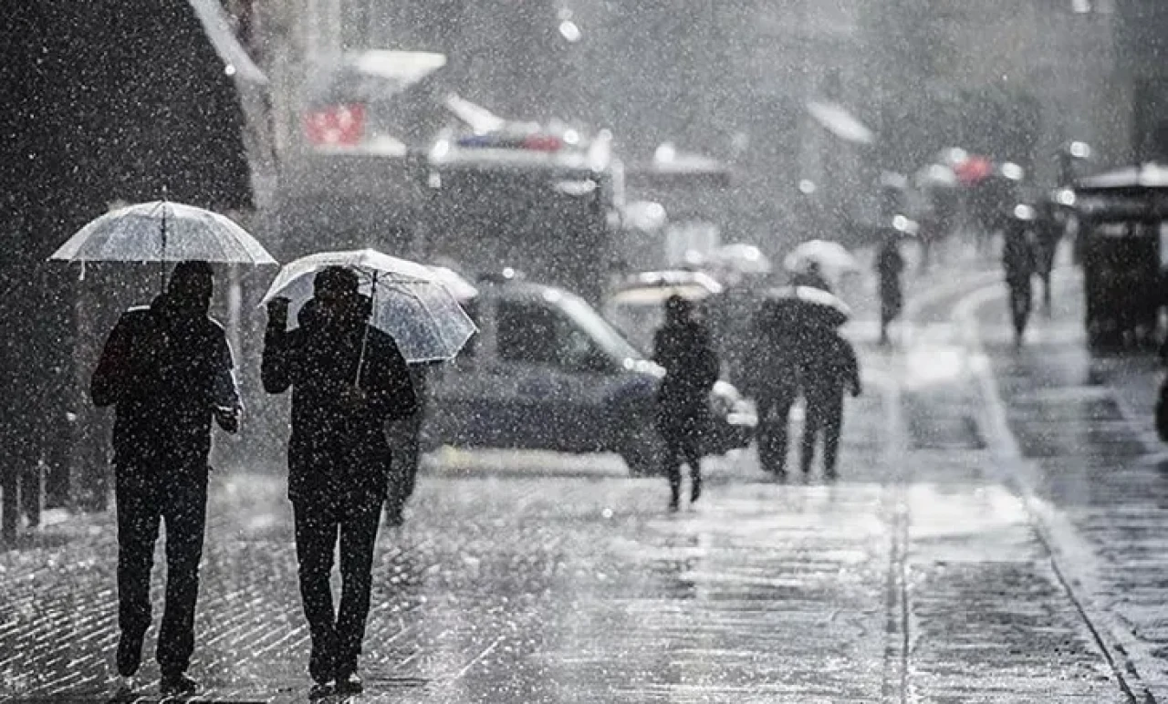 Meteoroloji alarm verdi! 16 ilde sağanak 4 bölgede fırtına uyarısı