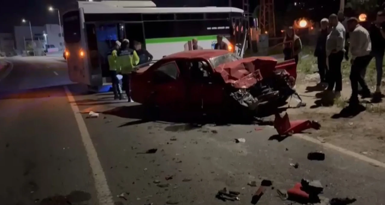 Yolcu Minibüsüyle Otomobil Çarpıştı: Saniyeler İçinde Felaket