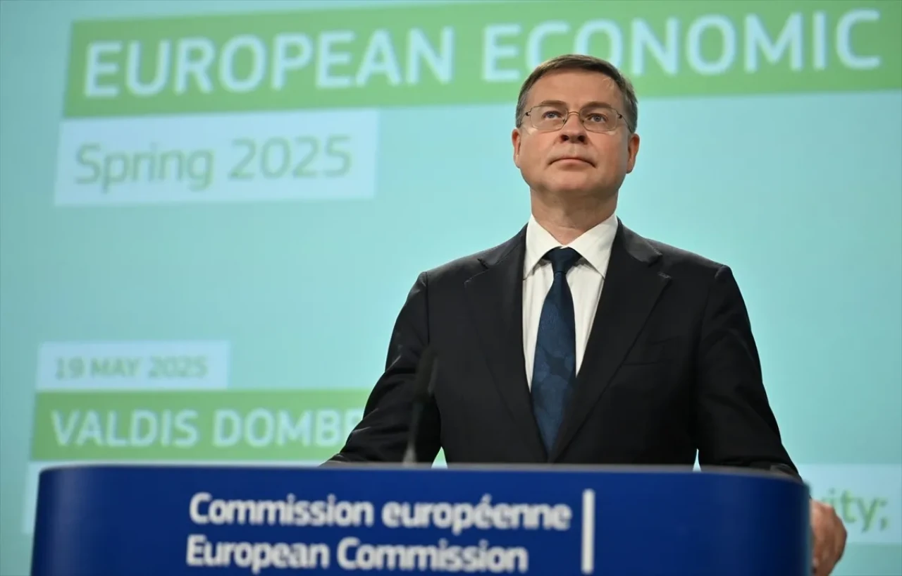 AB’den Türkiye’ye Ekonomik Övgü: Enflasyon Düşüyor, Büyüme Artıyor!