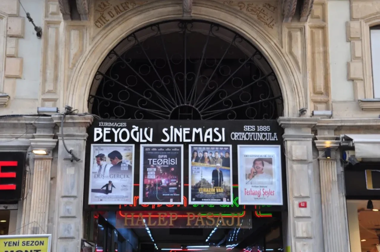Gençliğin Hikâyesi Beyoğlu’nda Anlatılıyor: 19 Mayıs’a Özel Film Seçkileri Başladı