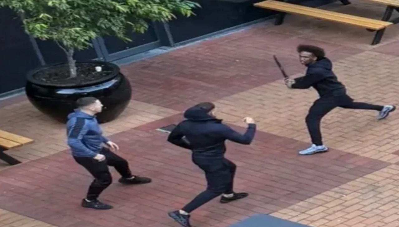 Avustralya’da Alışveriş Merkezinde Satırlı Kavga