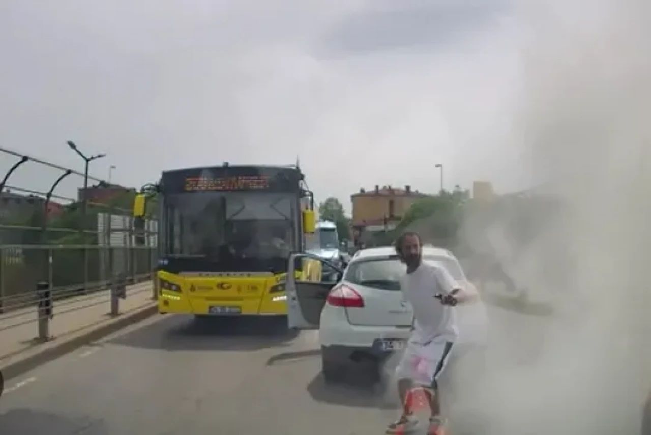 İstanbul Ataşehir’de Trafikte Bıçaklı Kavga: Yangın Tüpüyle Müdahale