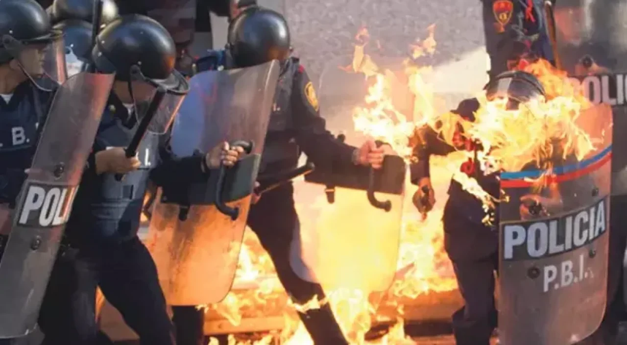 Kolombiya’da Drone Saldırısı: Küçük Bir Çocuk Hayatını Kaybetti, 20 Kişi Yaralandı